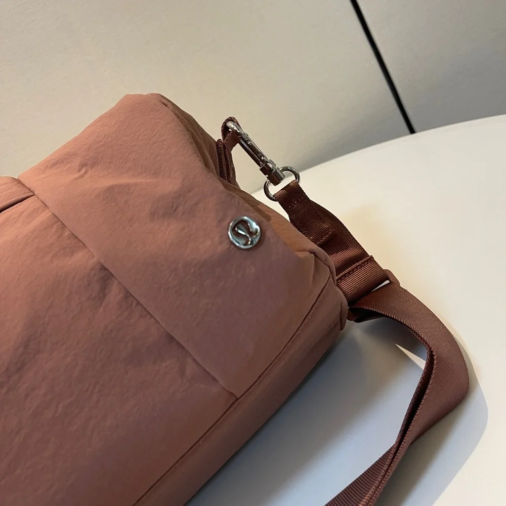 Lululemon On My Level Barrel Duffle 16L Yoga Gym Spiced Chai Vacation Travel Bag - Picture 3 of 7